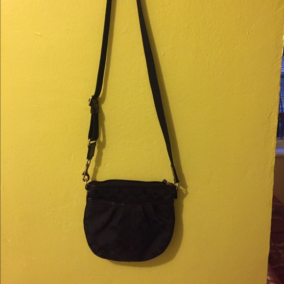 Coach Signature Black Pleated Swingpack - Picture 4 of 4