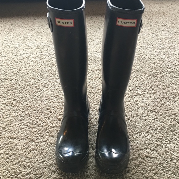 Black hunter boots