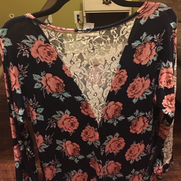 Quarter length sleeve shirt - Picture 2 of 2