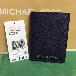 Michael Kors Charger Wallet