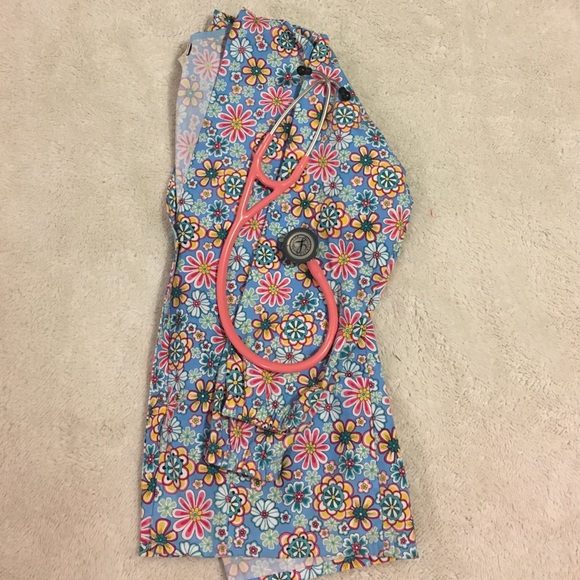 Floral Scrub top 🏥