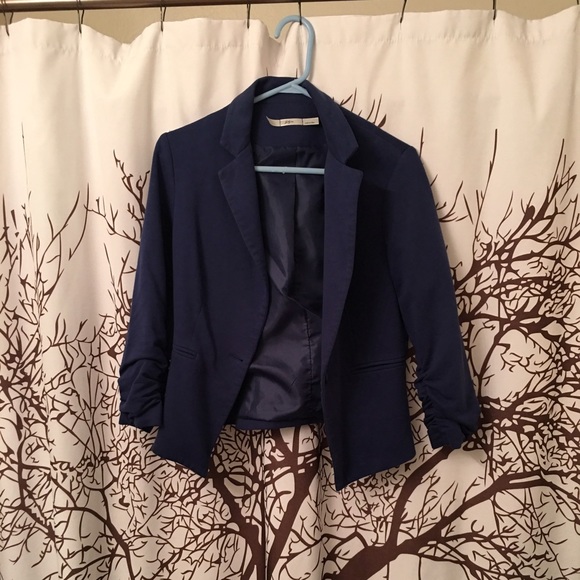 Flattering & Slimming Cropped Blazer