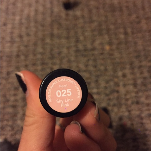 Revlon "sky line pink" lip color