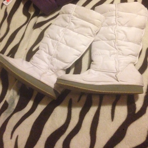 Knee high boots that are very cute