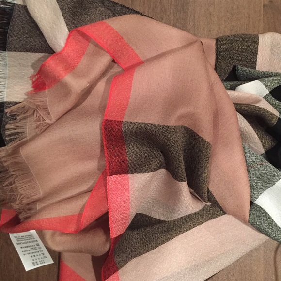 Burberry scarf Excellent condition 78"X26"cashmere