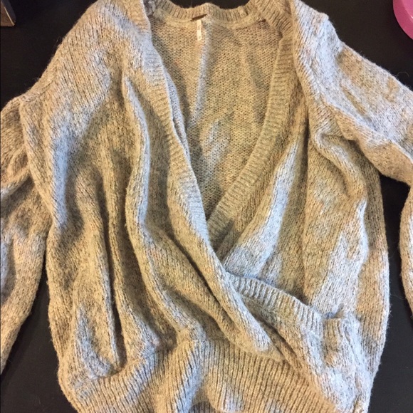 Crisscross V-neck cozy sweater - Picture 2 of 4