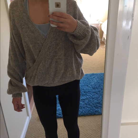 Crisscross V-neck cozy sweater - Picture 3 of 4