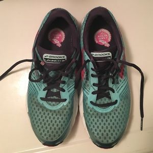 Women's Brooks running sneaker sz 9