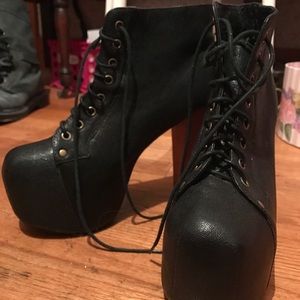 Black Litas