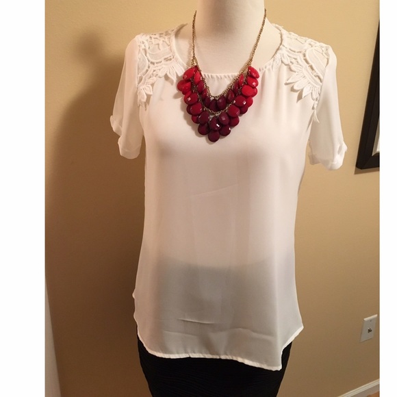 💥 CLEARANCE💥Crochet Detail Flowy Top - Picture 2 of 4