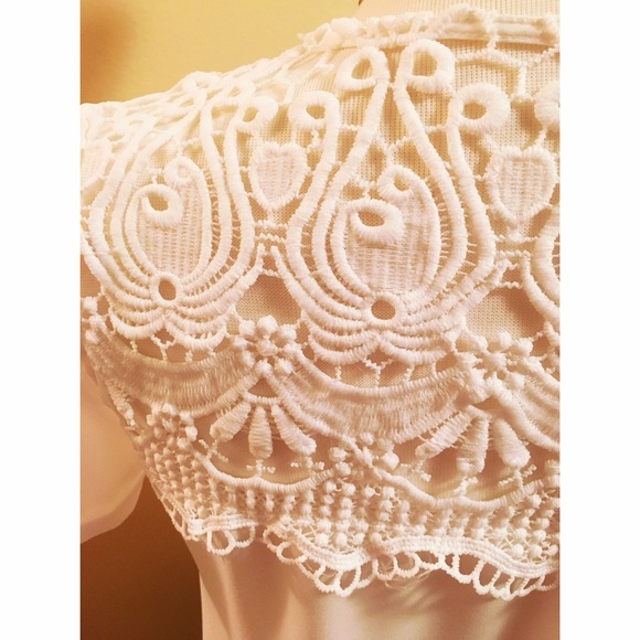 💥 CLEARANCE💥Crochet Detail Flowy Top - Picture 3 of 4