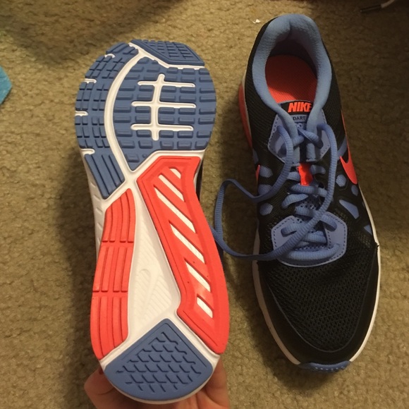 Nike tennis shoes - Picture 2 of 3