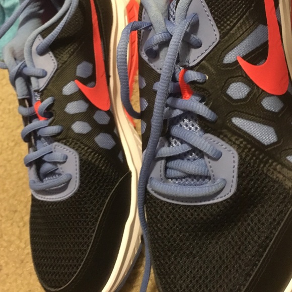 Nike tennis shoes - Picture 3 of 3