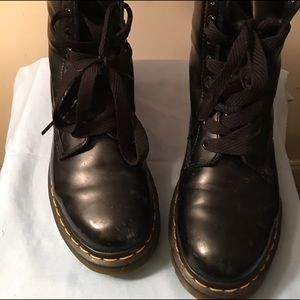 1940 Smooth Black Doc Martens