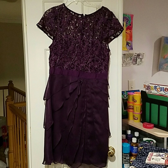 Plum lace cocktail dress - Picture 1 of 3