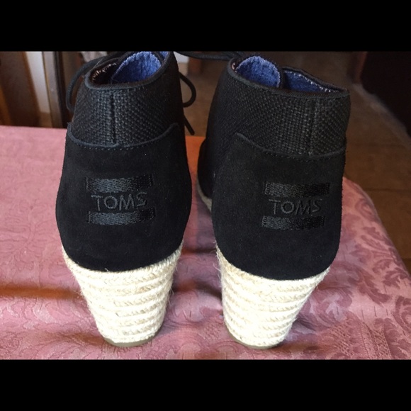 Tom's lace up booties