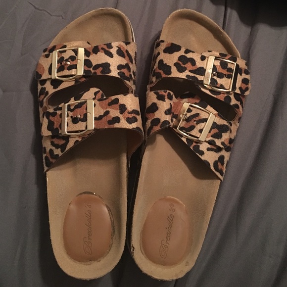 Breckelle's Leapord Print Shoes