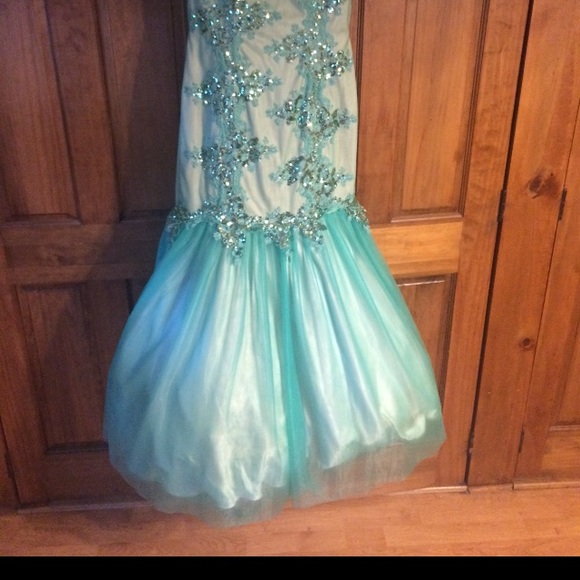 Seafoam green mermaid evening gown - Picture 3 of 3