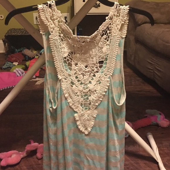 Sleeveless shirt - Picture 2 of 2