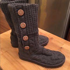 Size 7 gray knitted Uggs. Brand new, never worn!