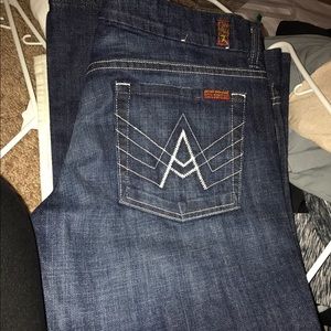 A pocket 7 jeans