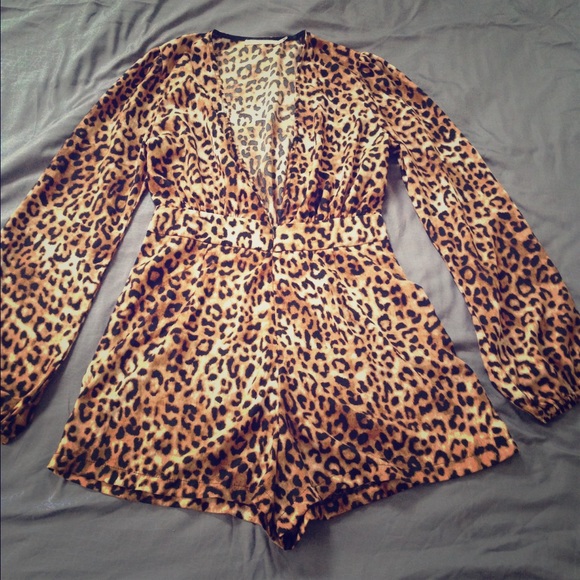 Low cut leopard jumpsuit - Picture 1 of 1