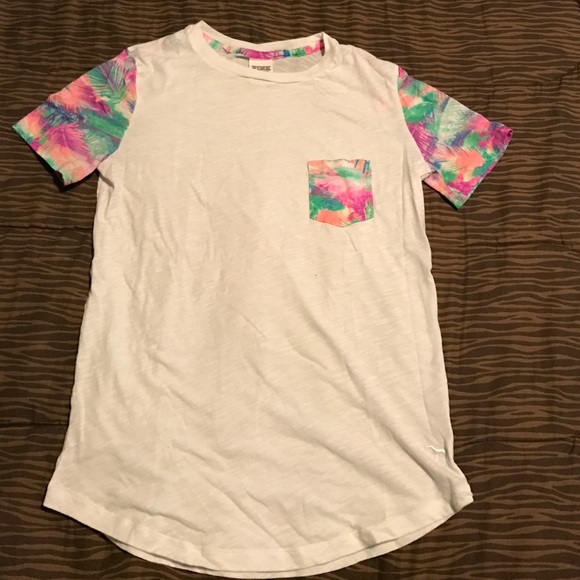VS Pink tee