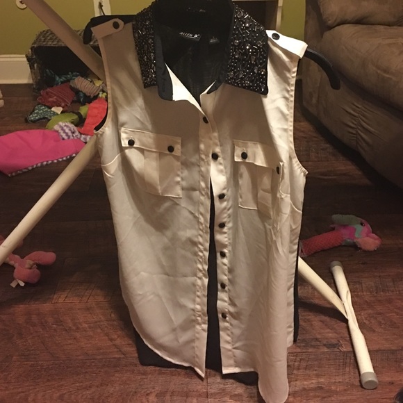 Shirt sleeveless - Picture 1 of 3