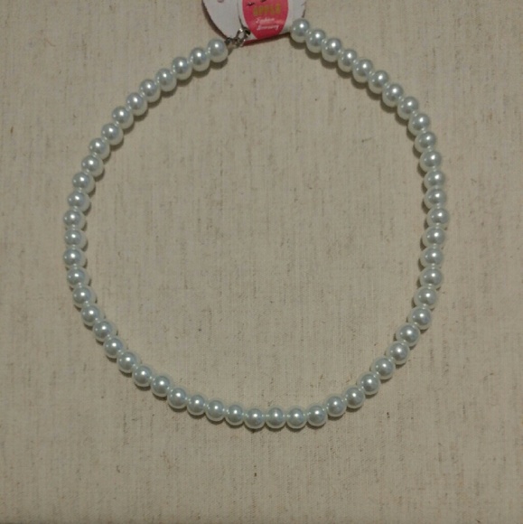 🔻Final Price🔻 Big Pearl Fashion Necklace - Picture 2 of 5