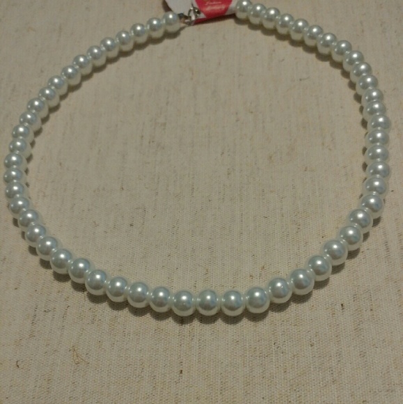 🔻Final Price🔻 Big Pearl Fashion Necklace - Picture 3 of 5