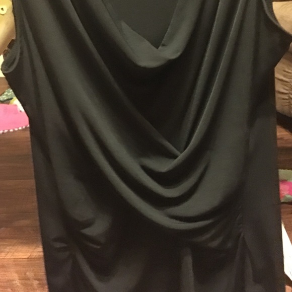 Black sleeveless shirt - Picture 3 of 3