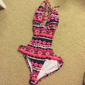 One piece swim suit. Op