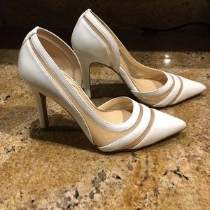 Jessica Simpson White & Mesh pump size 5.5