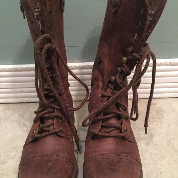 Combat boots