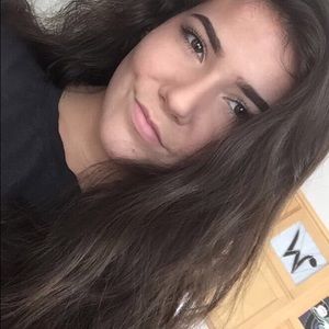 Meet your Posher, Ella