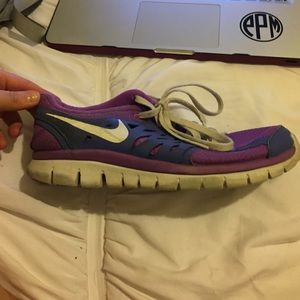 Gently used Nike tennis shoes- size 5 kids