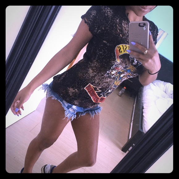Distressed Guns N Roses shirt