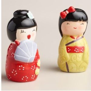 🎎Set of Salt & Pepper Shakers🎎 Brand New in Box