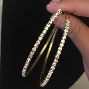 Beautiful gold tone hopped earrings