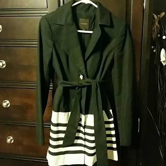 Black and tan dress coat. Good condition!