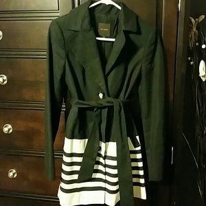 Black and tan dress coat. Good condition!