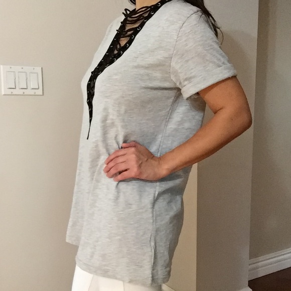 Deep V Criss cross Tee - Picture 4 of 6