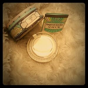 Benefit- Longwear Powder Shadow