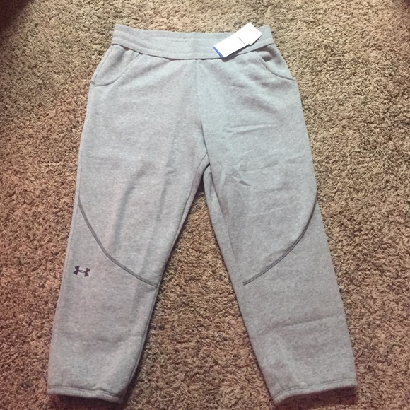 ❌SOLD❌ Under Armour Capris