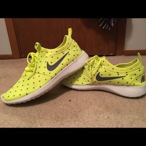Women's Nike Juvenate Print Shies