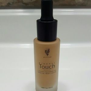 Younique Mineral Touch liquid foundation