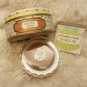 Benefit- Creaseless Shadow