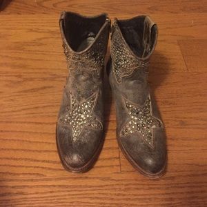 Beautiful FRYE ankle boots