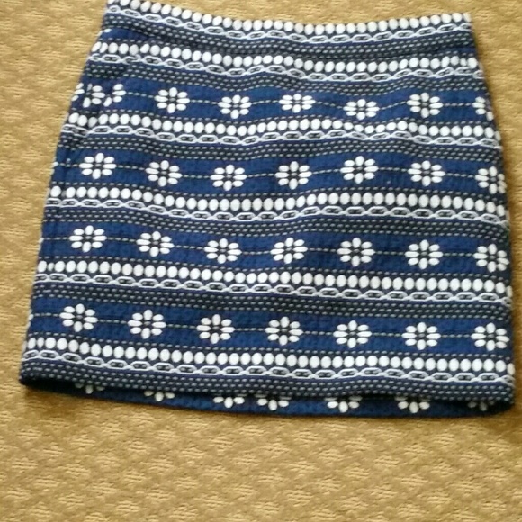 Cozy embroidered skirt