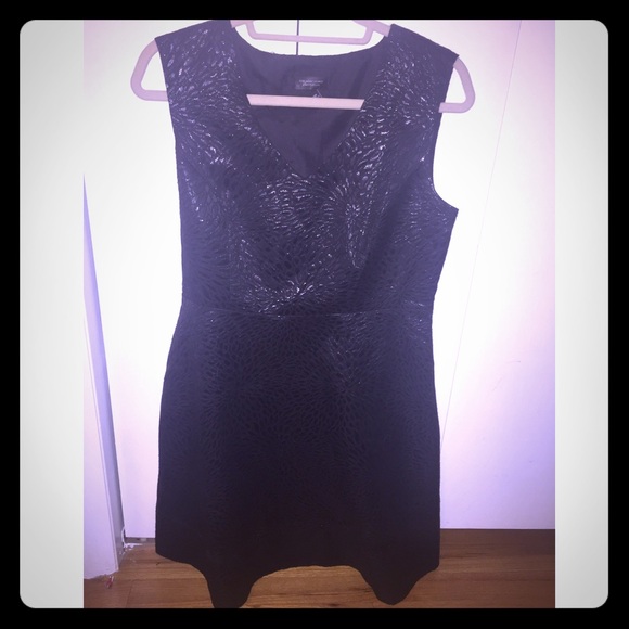 Black v neck dress